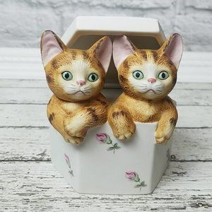Vintage Seymour Mann Kittens in hat box music box